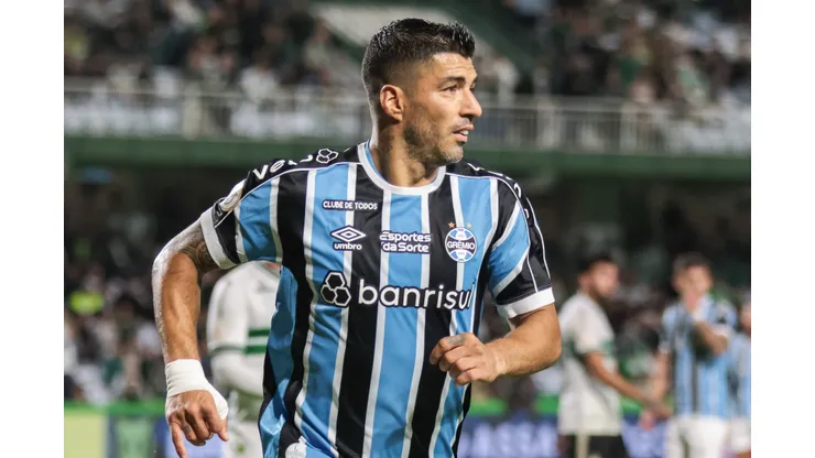 PR - CURITIBA - 01/11/2023 - BRASILEIRO A 2023, CORITIBA X GREMIO - Luis Suarez jogador do Gremio durante partida contra o Coritiba no estadio Couto Pereira pelo campeonato Brasileiro A 2023. Foto: Robson Mafra/AGIF