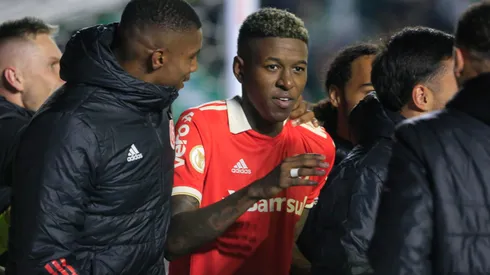 Vitao, jogador do Internacional, comemora gol na partida contra o Juventude, no Estadio Alfredo Jaconi, pelo Campeonato Brasileiro 2022. Foto: Luiz Erbes/AGIF