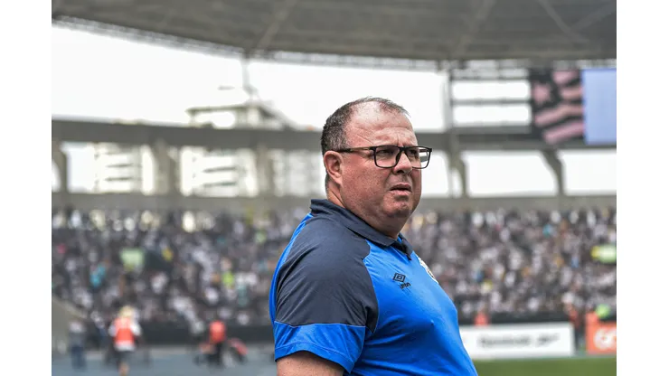 RJ - RIO DE JANEIRO - 26/11/2023 - BRASILEIRO A 2023, BOTAFOGO X SANTOS - Marcelo Fernandes tecnico do Santos durante partida contra o Botafogo no estadio Engenhao pelo campeonato Brasileiro A 2023. Foto: Thiago Ribeiro/AGIF