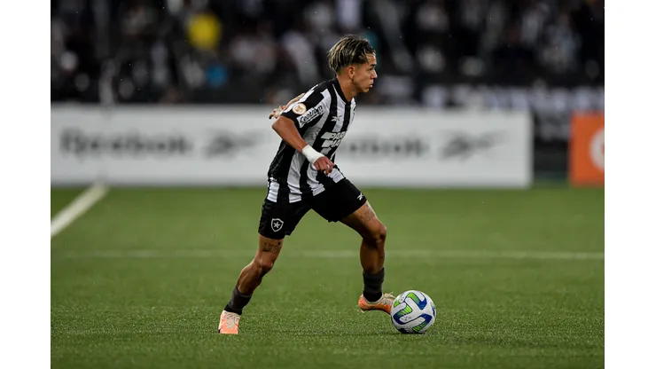 Matías Segovia, meia do Botafogo. Foto: Thiago Ribeiro/AGIF