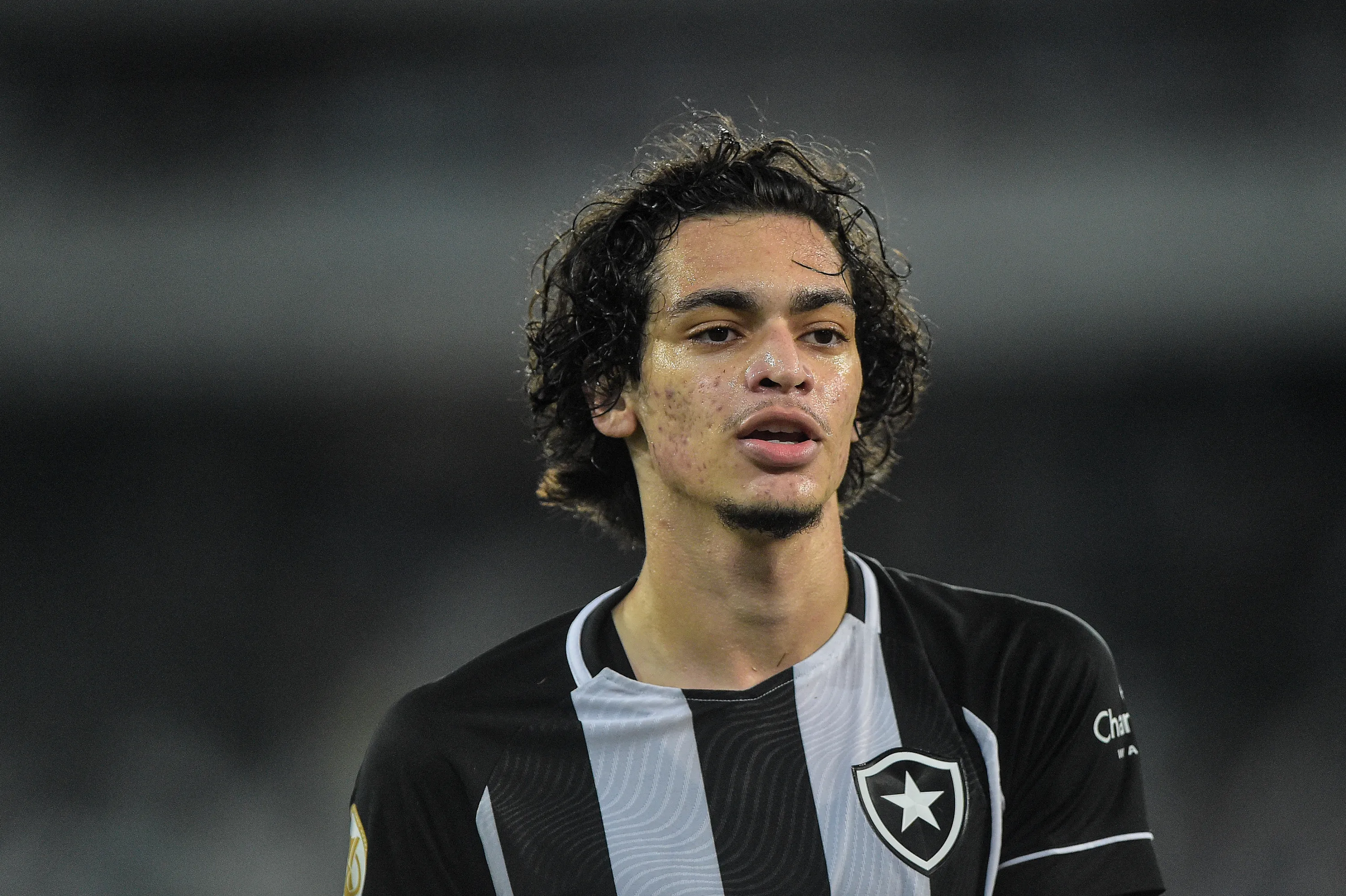 Matheus Nascimento está relacionado novamente pelo Botafogo após 3 meses. Foto: Thiago Ribeiro/AGIF