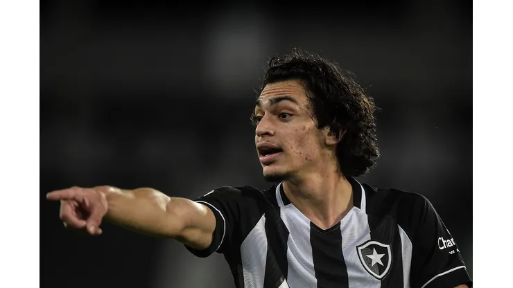 Matheus Nascimento tem cenário atualizado no Botafogo. Foto: Thiago Ribeiro/AGIF