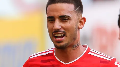 Thiago Galhardo jogador do Internacional comemora seu gol com Mauricio jogador da sua equipe durante partida contra o Grêmio no estádio Beira-Rio pelo campeonato Gaúcho 2021. Foto: Pedro H. Tesch/AGIF