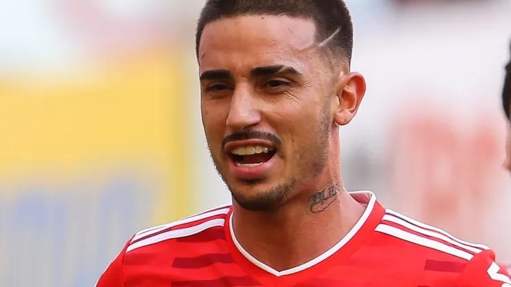 Thiago Galhardo jogador do Internacional comemora seu gol com Mauricio jogador da sua equipe durante partida contra o Grêmio no estádio Beira-Rio pelo campeonato Gaúcho 2021. Foto: Pedro H. Tesch/AGIF