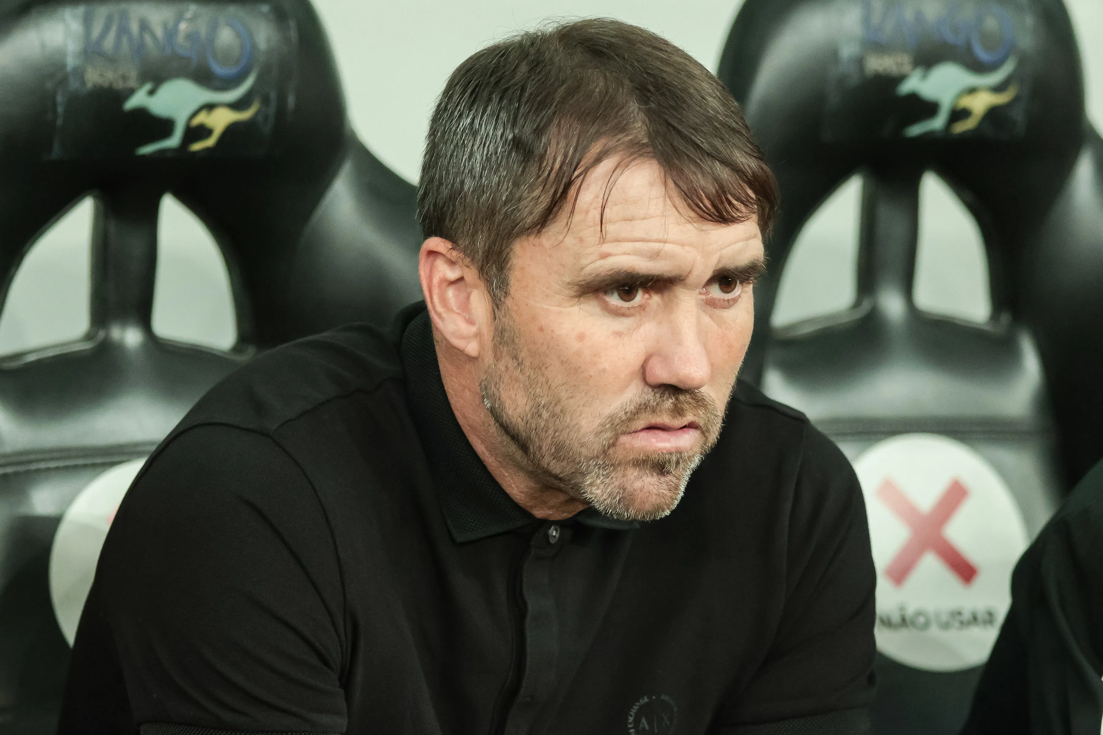 Eduardo Coudet durante partida contra o Athletico-PR no estadio Arena da Baixada pelo campeonato Brasileiro A 2023. Foto: Robson Mafra/AGIF