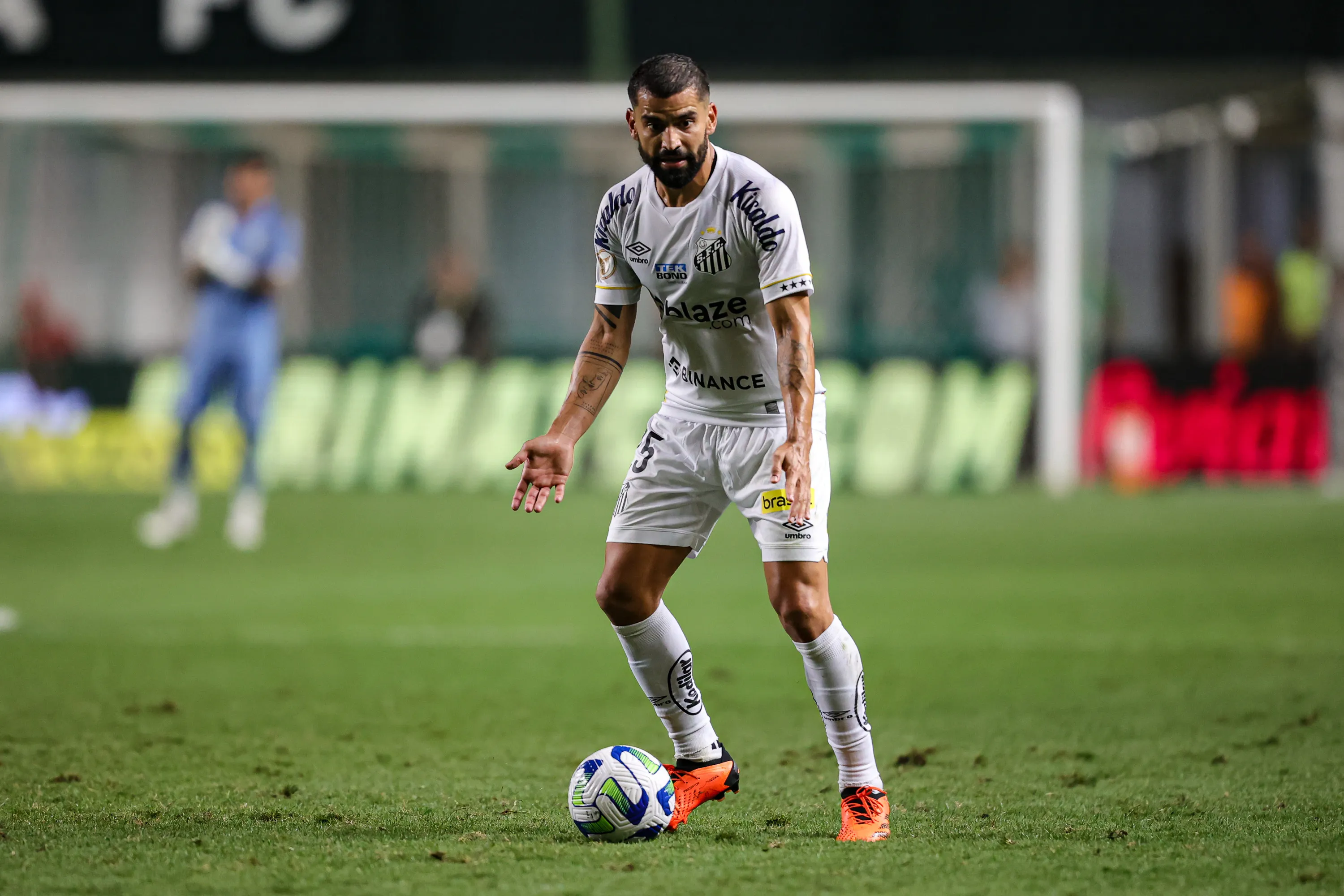 Tomas Rincon jogador do Santos pelo campeonato Brasileiro A 2023. Foto: Gilson Lobo/AGIF