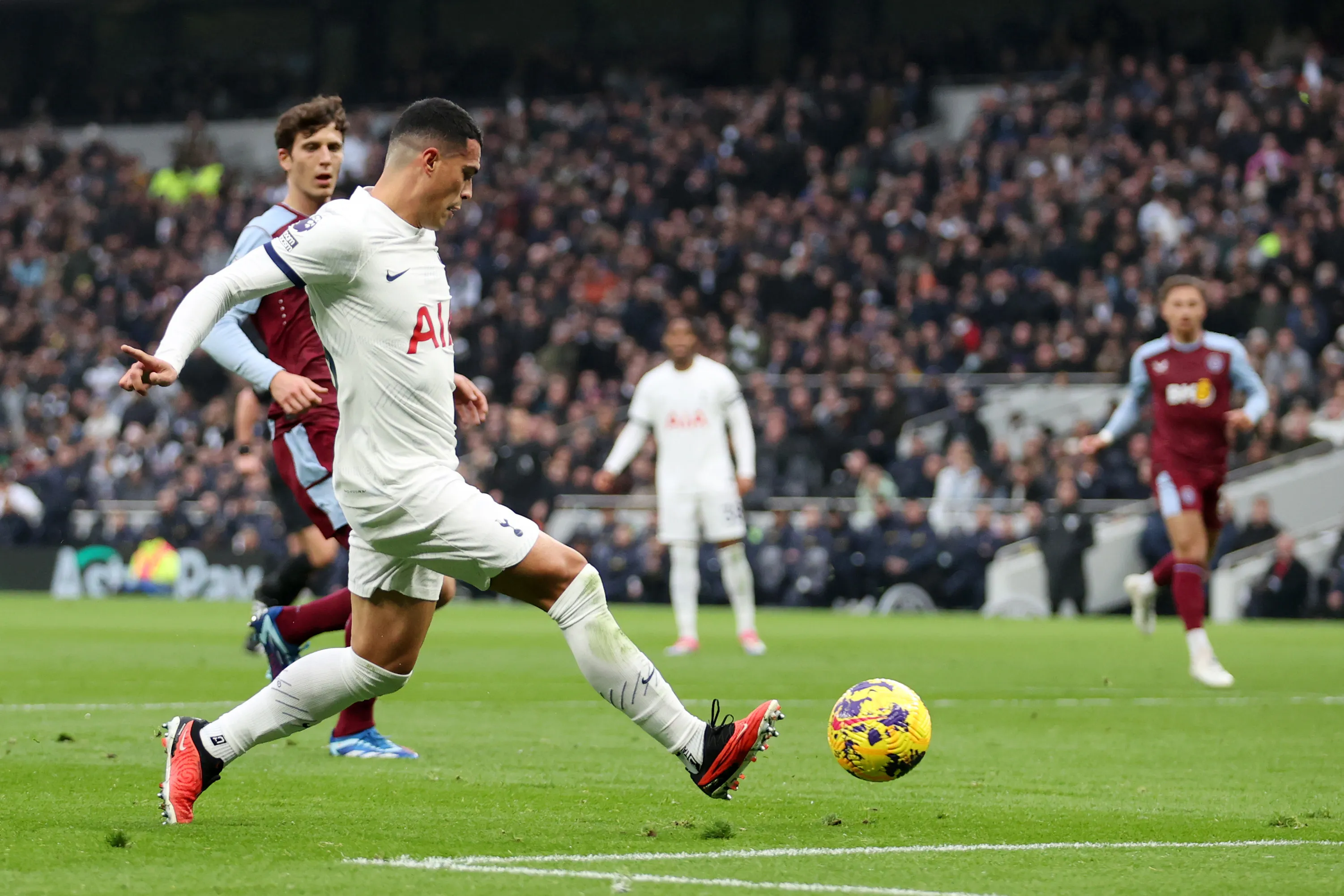 Giovani Lo Celso em ação pelo Tottenham. Foto: Julian Finney/Getty Images
