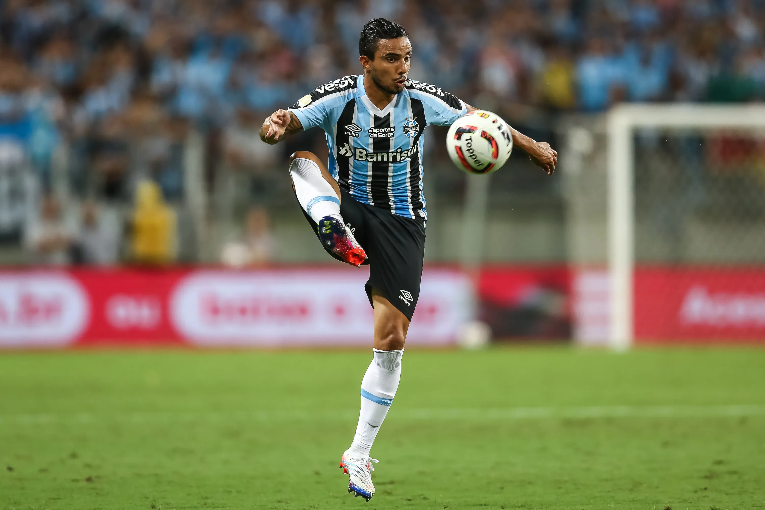 Fábio jogador do Grêmio durante partida contra o Internacional no estádio Arena do Grêmio pelo campeonato Gaucho 2023. Foto: Pedro H. Tesch/AGIF