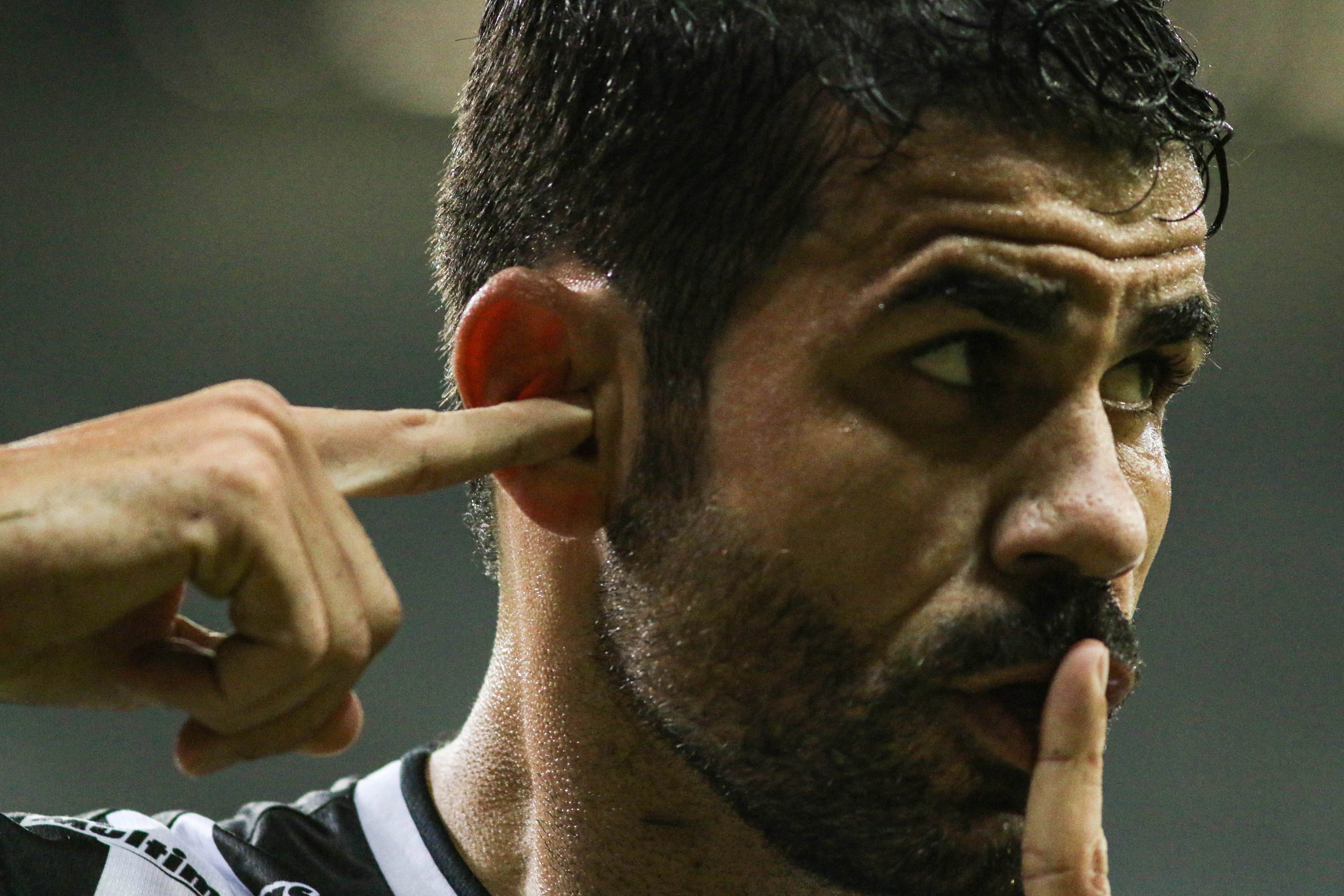 Diego Costa comemorando gol. Foto: Fernando Moreno/AGIF