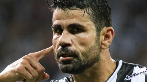 Diego Costa comemora seu gol durante partida contra o Ceará. Foto: Fernando Moreno/AGIF