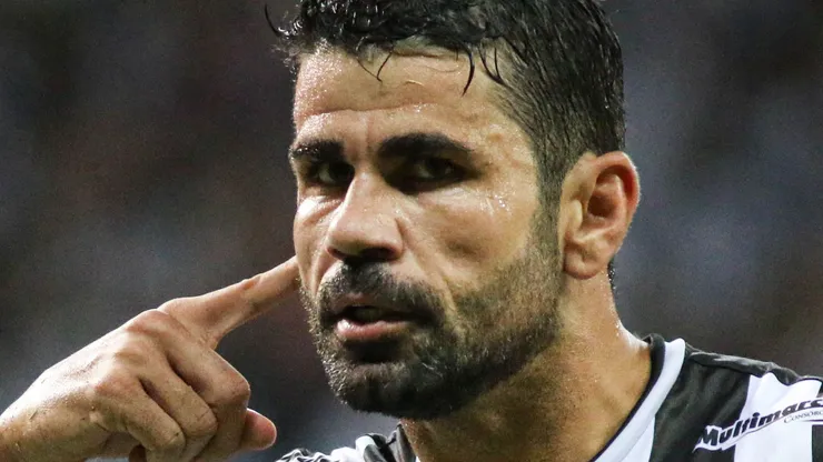 Diego Costa comemora seu gol durante partida contra o Ceará. Foto: Fernando Moreno/AGIF