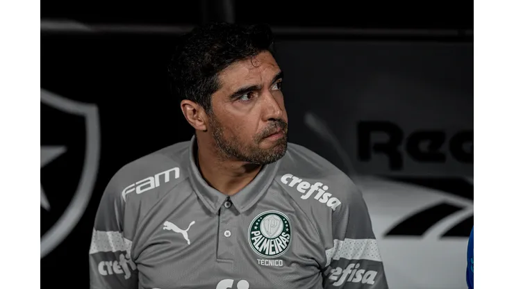 Abel Ferreira tecnico do Palmeiras durante partida contra o Botafogo no estadio Engenhao pelo campeonato Brasileiro A 2023. Foto: Thiago Ribeiro/AGIF