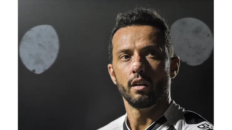 Foto: Thiago Ribeiro/AGIF - Nenê em partida pelo Vasco no Campeonato Carioca, em 2023