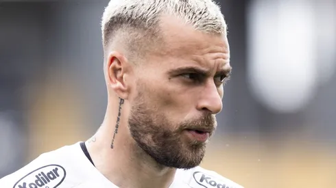 Lucas Lima jogador do Santos durante partida contra o Goiás no estádio Vila Belmiro pelo campeonato Brasileiro A 2023. Foto: Abner Dourado/AGIF