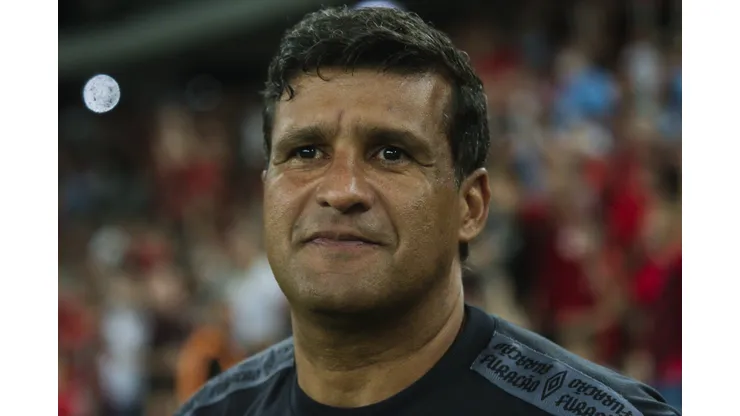 Wesley Carvalho tecnico do Athletico-PR durante partida contra o Internacional no estadio Arena da Baixada pelo campeonato Brasileiro A 2023. Foto: Gabriel Machado/AGIF