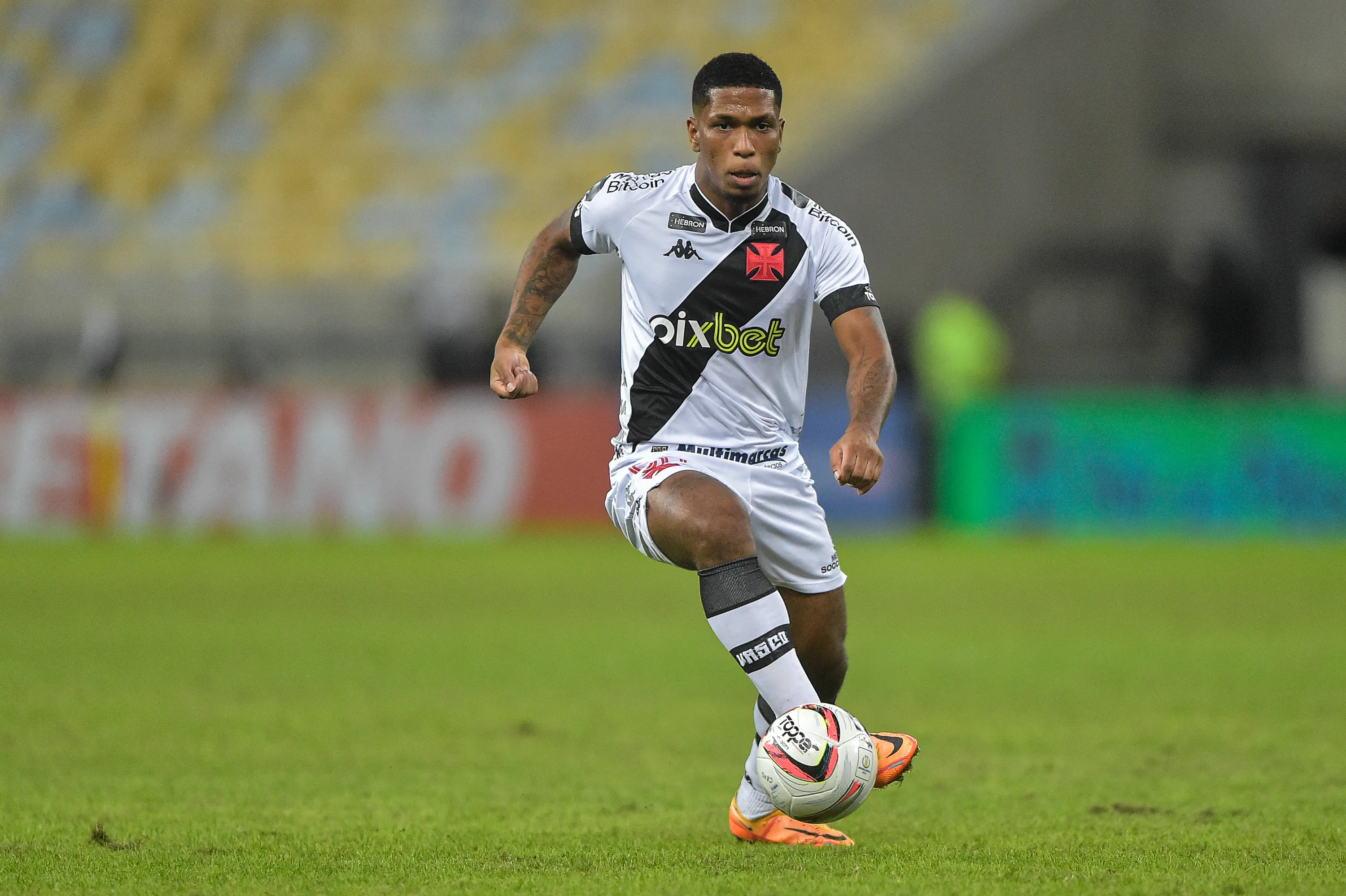 Foto: Thiago Ribeiro/AGIF – Juninho atuando pelo Vasco em 2022
