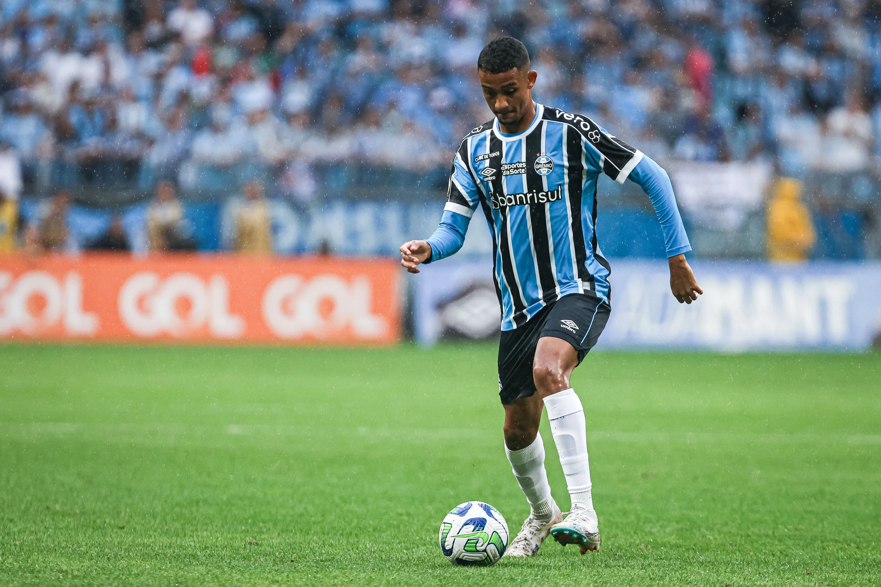 Foto: Maxi Franzoi/AGIF – André Henrique vem se destacando pelo Grêmio em 2023