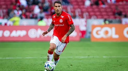 Situação de Hugo Mallo vira assunto no Inter. Foto: Maxi Franzoi/AGIF