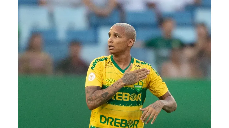 Surge novo 'concorrente' para o Grêmio na possível contratação de Deyverson. Foto: Gil Gomes/AGIF