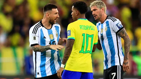 Messi, Rodrygo e De Paul. Foto: Buda Mendes/Getty Images)