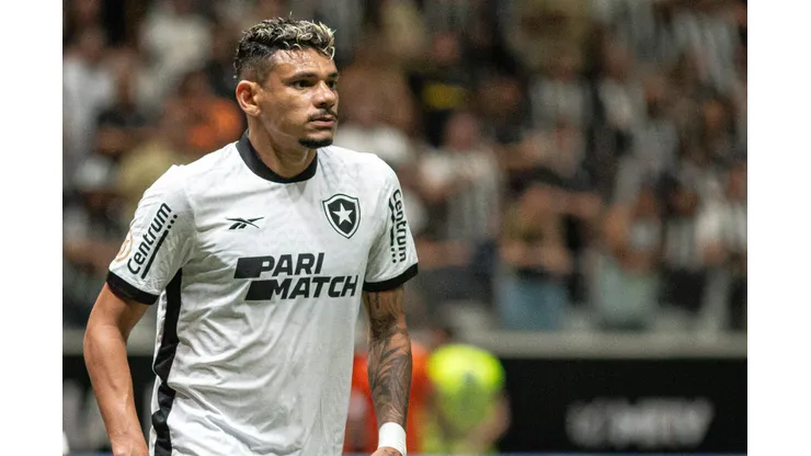 Foto: Fernando Moreno/AGIF - Tiago Nunes fala sobre Tiquinho Soares.