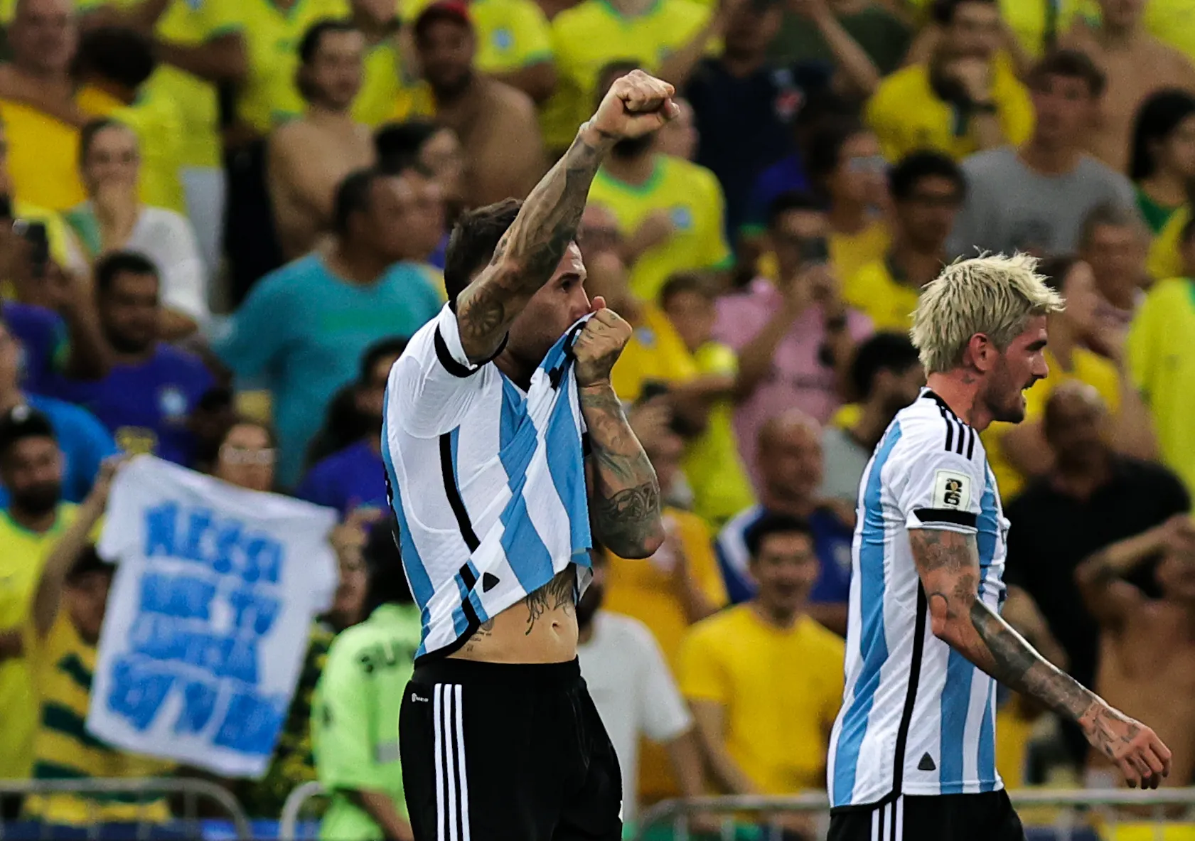 Otamendi comemora seu gol durante partida contra o Brasil. Foto: Fabio Giannelli/AGIF