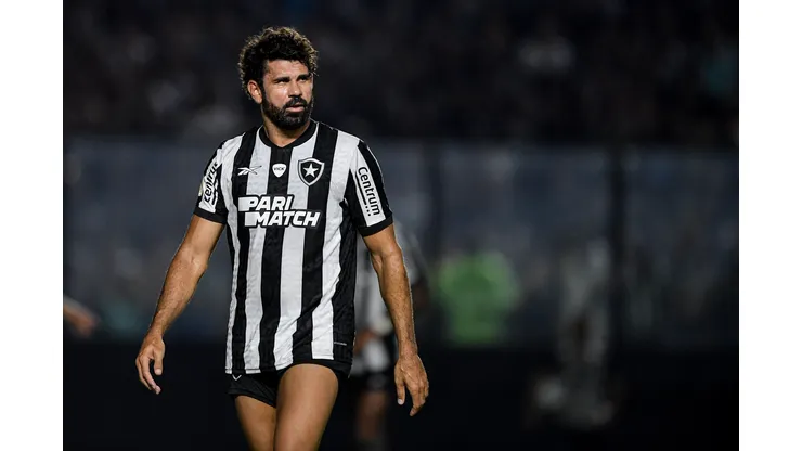 Diego Costa jogador do Botafogo durante partida contra o Gremio no estadio Sao Januario pelo campeonato Brasileiro A 2023. Foto: Thiago Ribeiro/AGIF