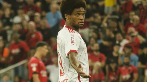 Luiz Adriano jogador do Internacional durante partida contra o Athletico-PR no estadio Arena da Baixada pelo campeonato Brasileiro A 2023. Foto: Gabriel Machado/AGIF