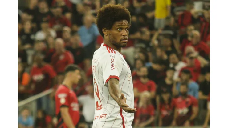 Luiz Adriano jogador do Internacional durante partida contra o Athletico-PR no estadio Arena da Baixada pelo campeonato Brasileiro A 2023. Foto: Gabriel Machado/AGIF