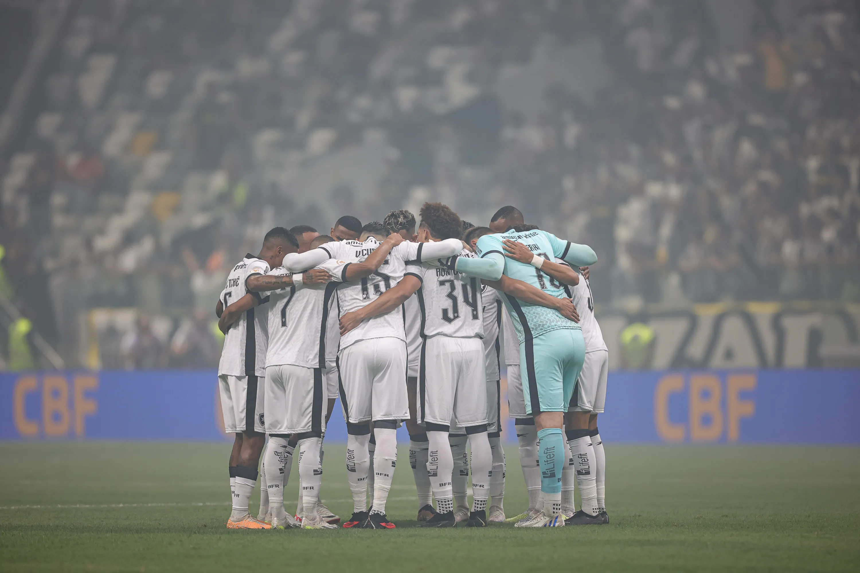 Elenco do Botafogo tem passado por dificuldades no returno do Brasileirão. Foto: Gilson Lobo/AGIF