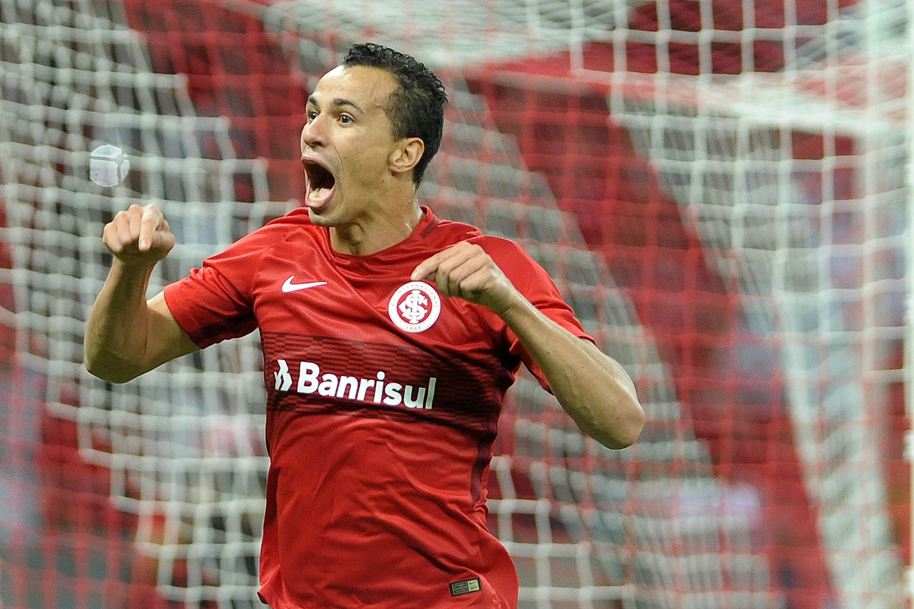 Damião comemora seu gol durante partida no Beira Rio. Foto: Ricardo Rimoli/AGIF