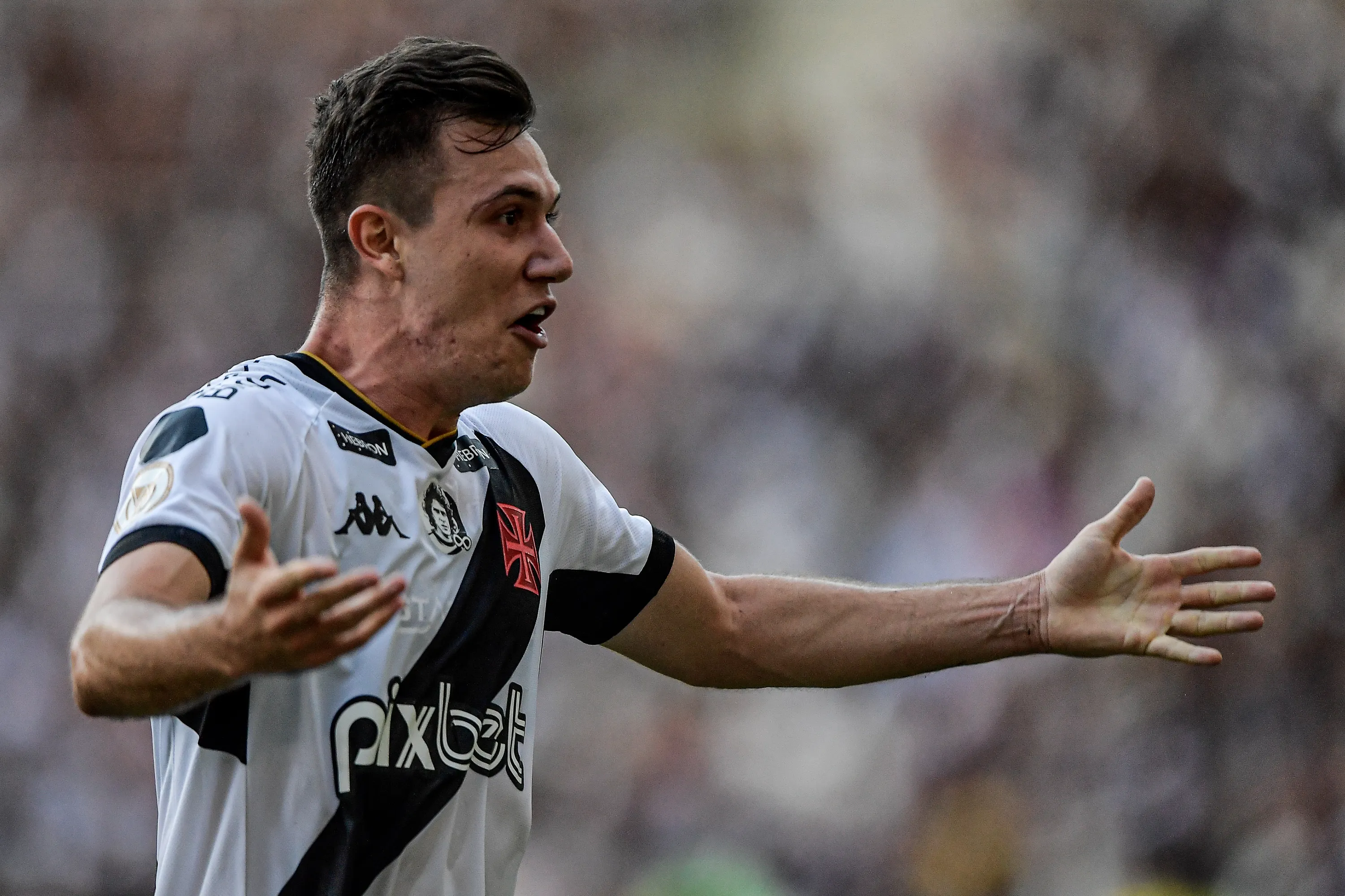 Lucas Piton durante partida contra o Palmeiras. Foto: Thiago Ribeiro/AGIF