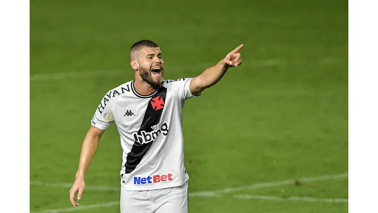 Zagueiro saiu depois do Vasco não aceitar um pagamento - Foto: Thiago Ribeiro/AGIF.