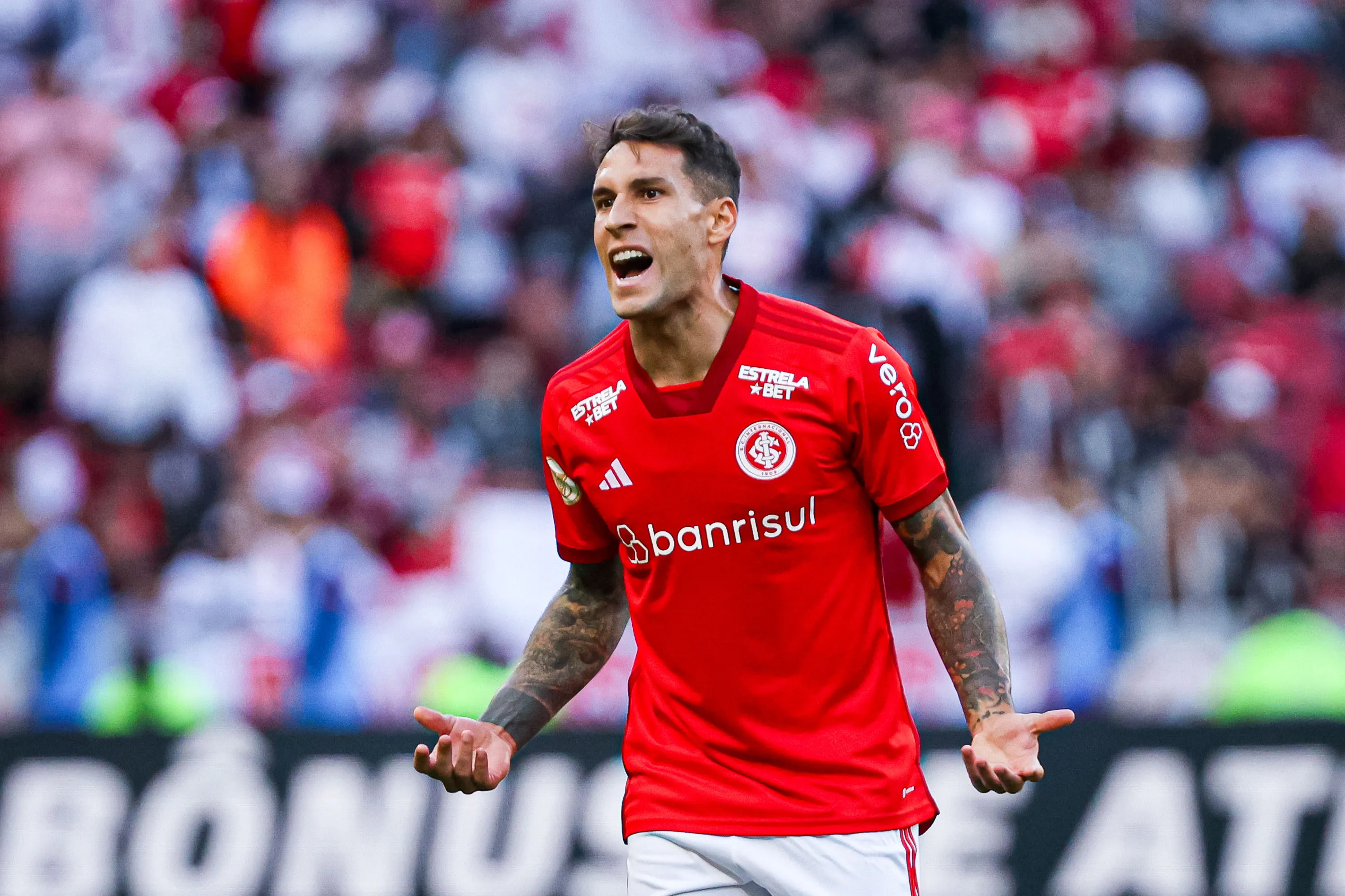 Hugo Mallo deve estar à disposição contra o Red Bull Bragantino. Foto: Maxi Franzoi/AGIF