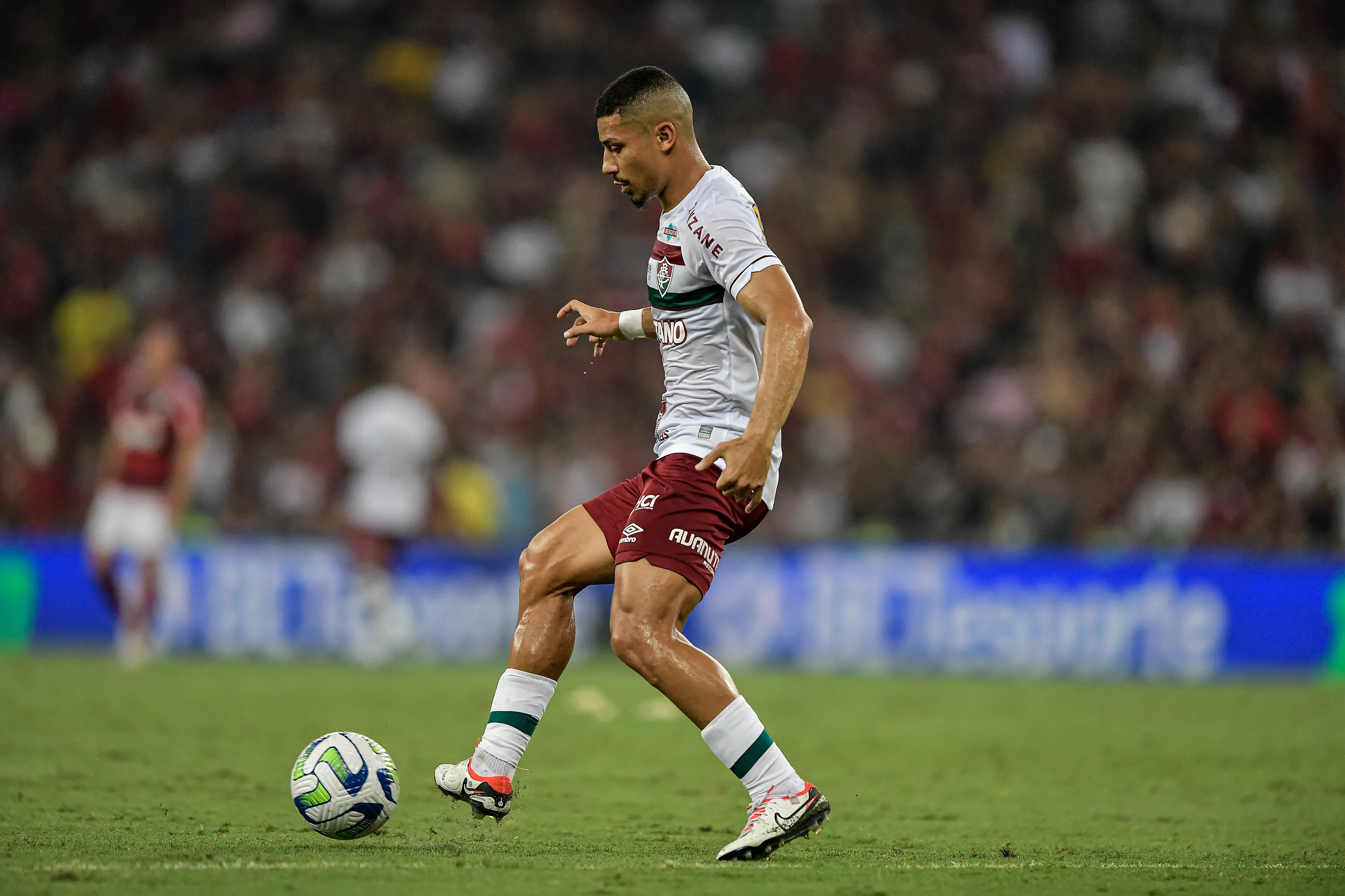 André, volante do Fluminense. Foto: Thiago Ribeiro/AGIF