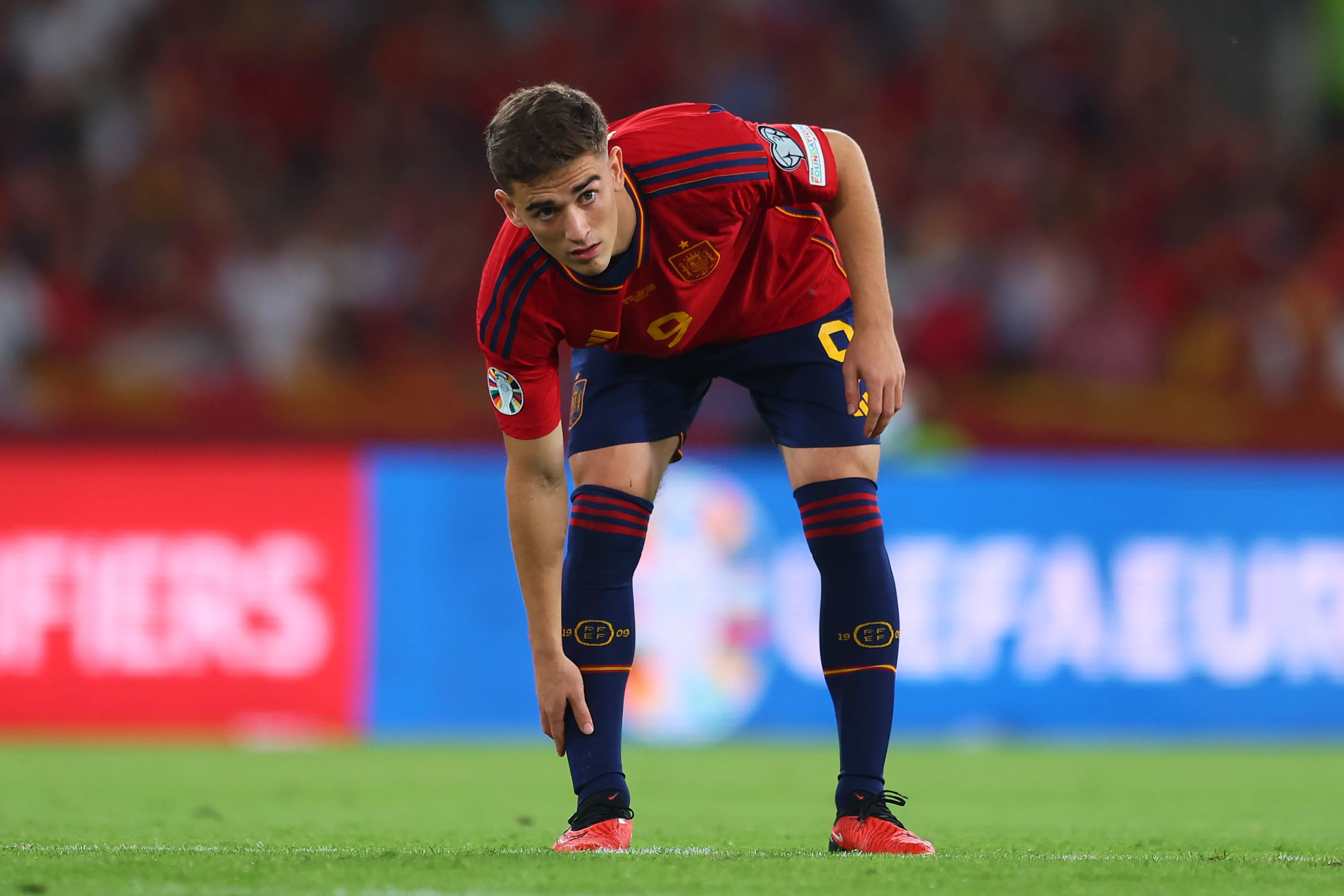 Gavi, meia do Barcelona e da Seleção da Espanha. Foto: Fran Santiago/Getty Images
