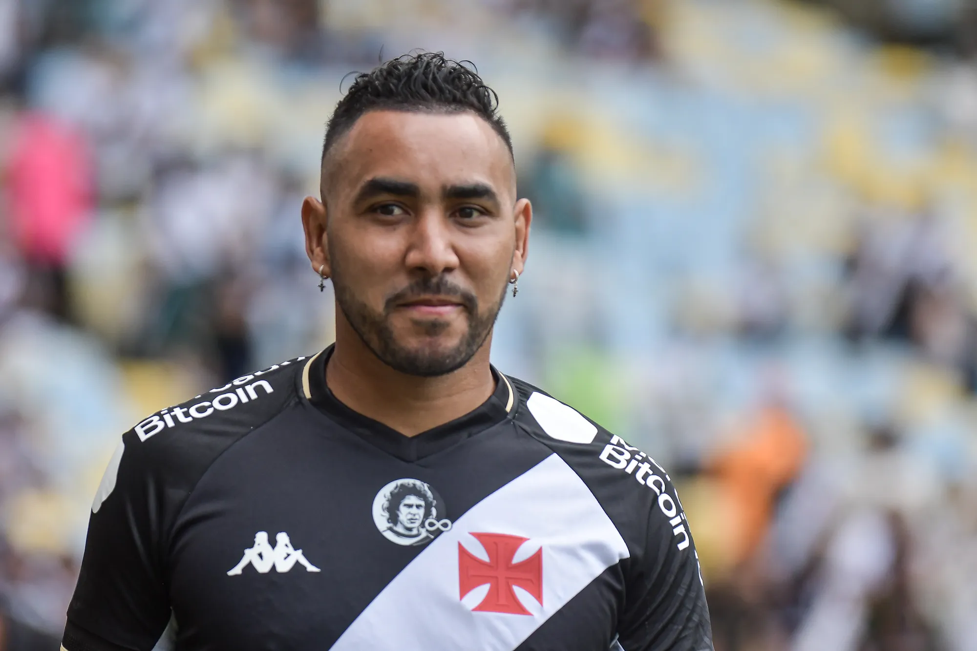 Dimitry Payet apresentado a torcida antes da partida contra o Atletico-MG. Foto: Thiago Ribeiro/AGIF