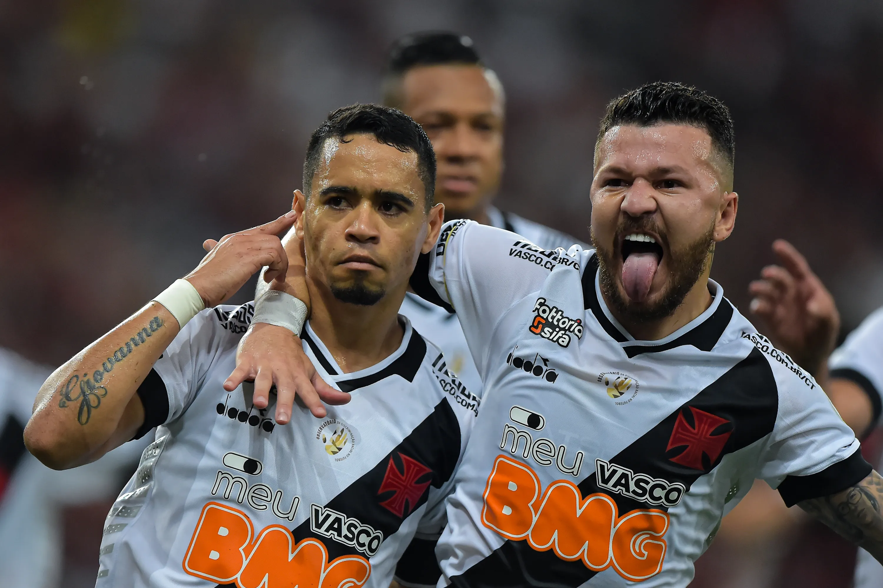 Foto: Thiago Ribeiro/AGIF – Rossi e Pikachu em partida pelo Vasco no Brasileirão de 2019.
