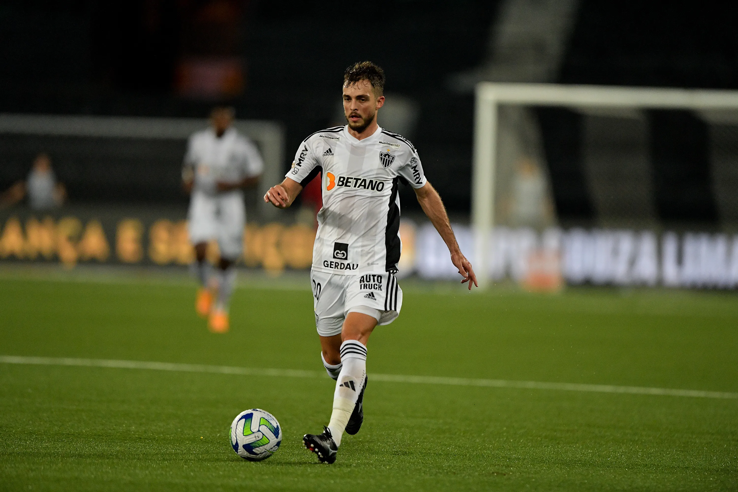 Foto: Thiago Ribeiro/AGIF – Hyoran em ação pelo Atlético.