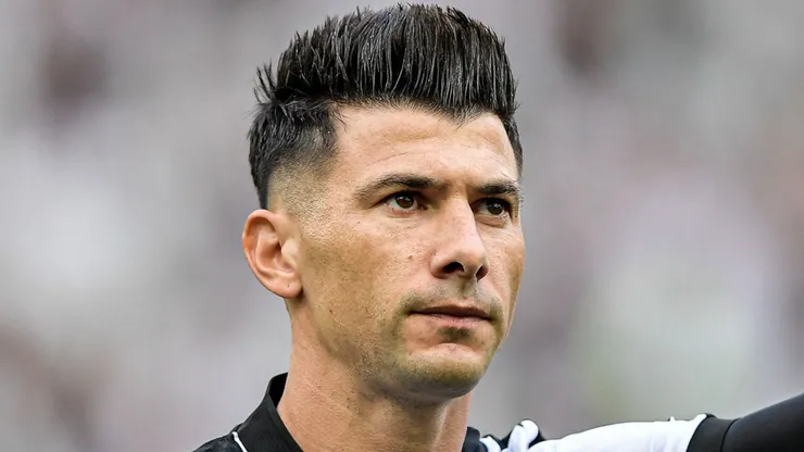 Victor Cuesta jogador do Botafogo durante partida contra o Coritiba no estádio Engenhão pelo campeonato Brasileiro A 2023. Foto: Thiago Ribeiro/AGIF