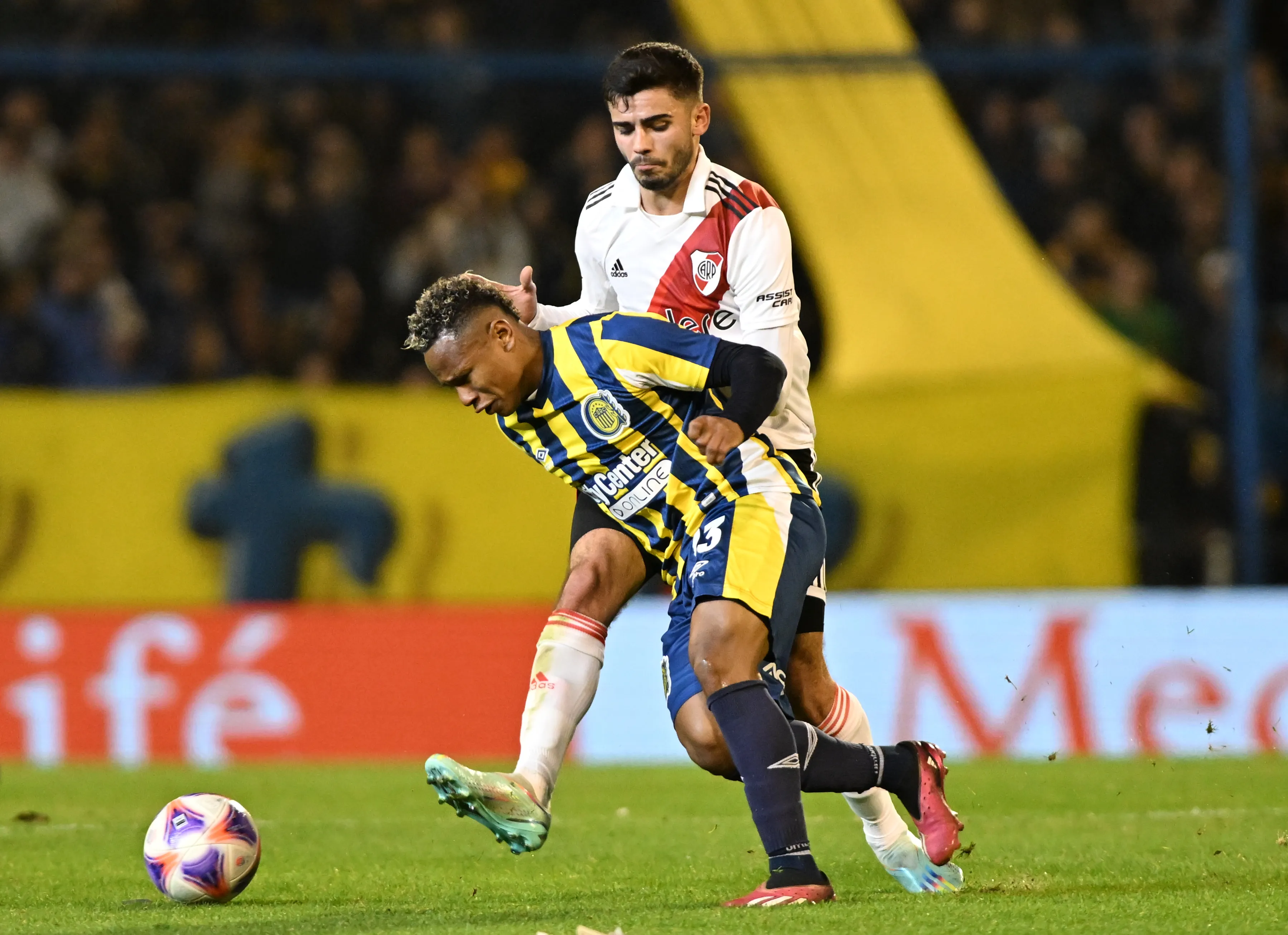 Jaminton Campaz em ação pelo Rosario Central. Foto:  Luciano Bisbal/Getty Images