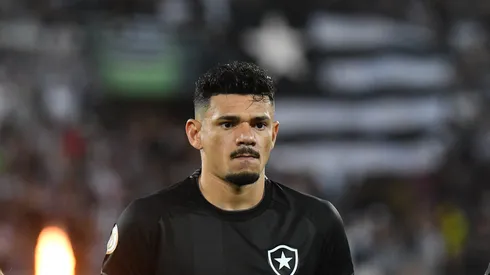 Situação de Tiquinho Soares é atualizada no Botafogo. Foto: Thiago Ribeiro/AGIF