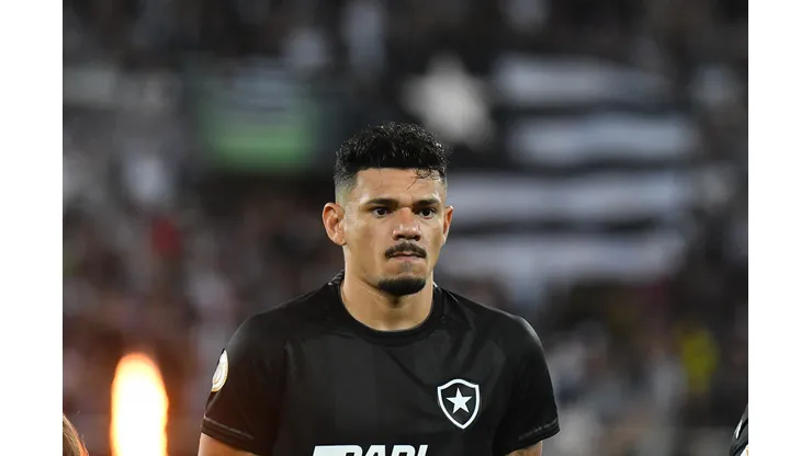 Situação de Tiquinho Soares é atualizada no Botafogo. Foto: Thiago Ribeiro/AGIF