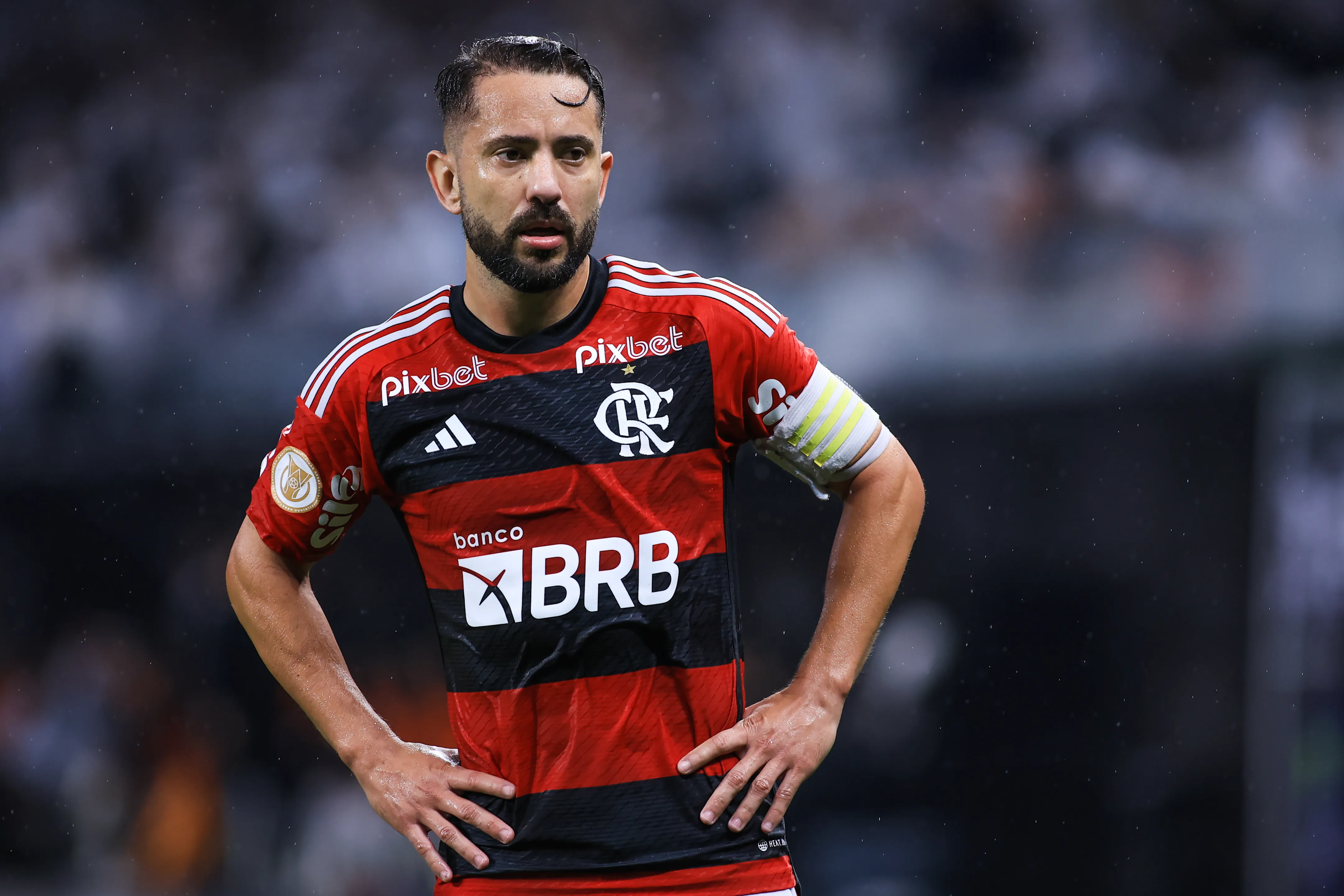 Everton Ribeiro meia do Flamengo.  Foto: Marcello Zambrana/AGIF