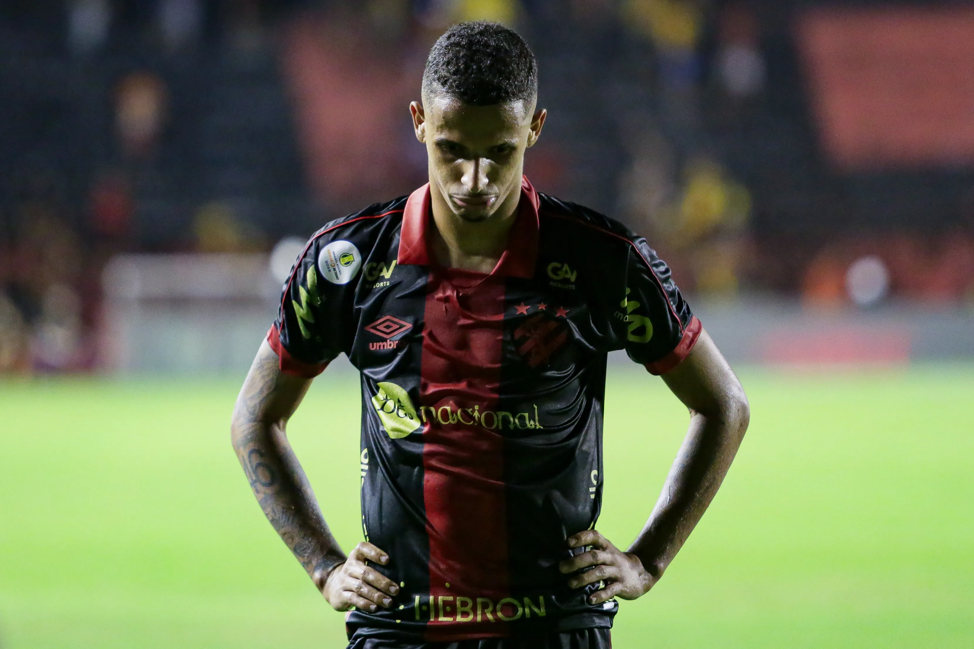 Foto: Rafael Vieira/AGIF – Juba em ação pelo Sport na Série B.