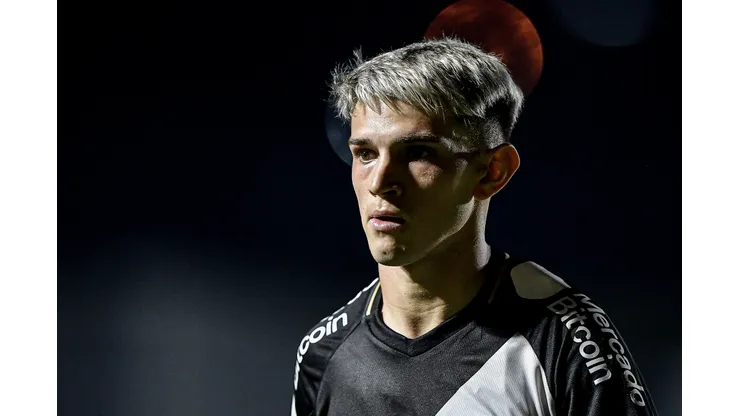 RJ - RIO DE JANEIRO - 23/07/2023 - BRASILEIRO A 2023, VASCO X ATHLETICO-PR - Luca Orellano jogador do Vasco durante partida contra o Athletico-PR no estadio Sao Januario pelo campeonato Brasileiro A 2023. Foto: Thiago Ribeiro/AGIF