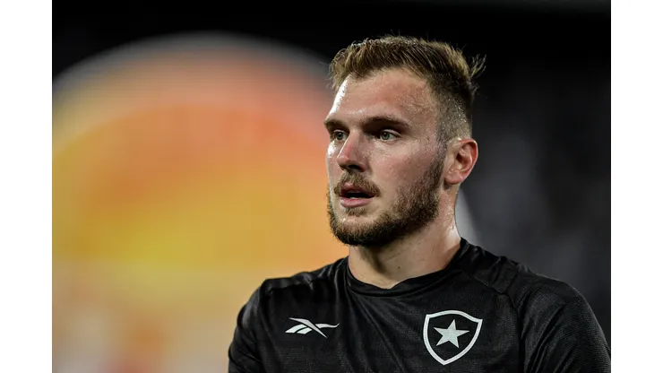 Lucas Perri goleiro do Botafogo durante partida contra o Palmeiras no estadio Engenhao pelo campeonato Brasileiro A 2023. Foto: Thiago Ribeiro/AGIF