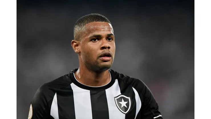 Júnior Santos se pronuncia sobre demissão de Lúcio Flávio no Botafogo. Foto: Thiago Ribeiro/AGIF