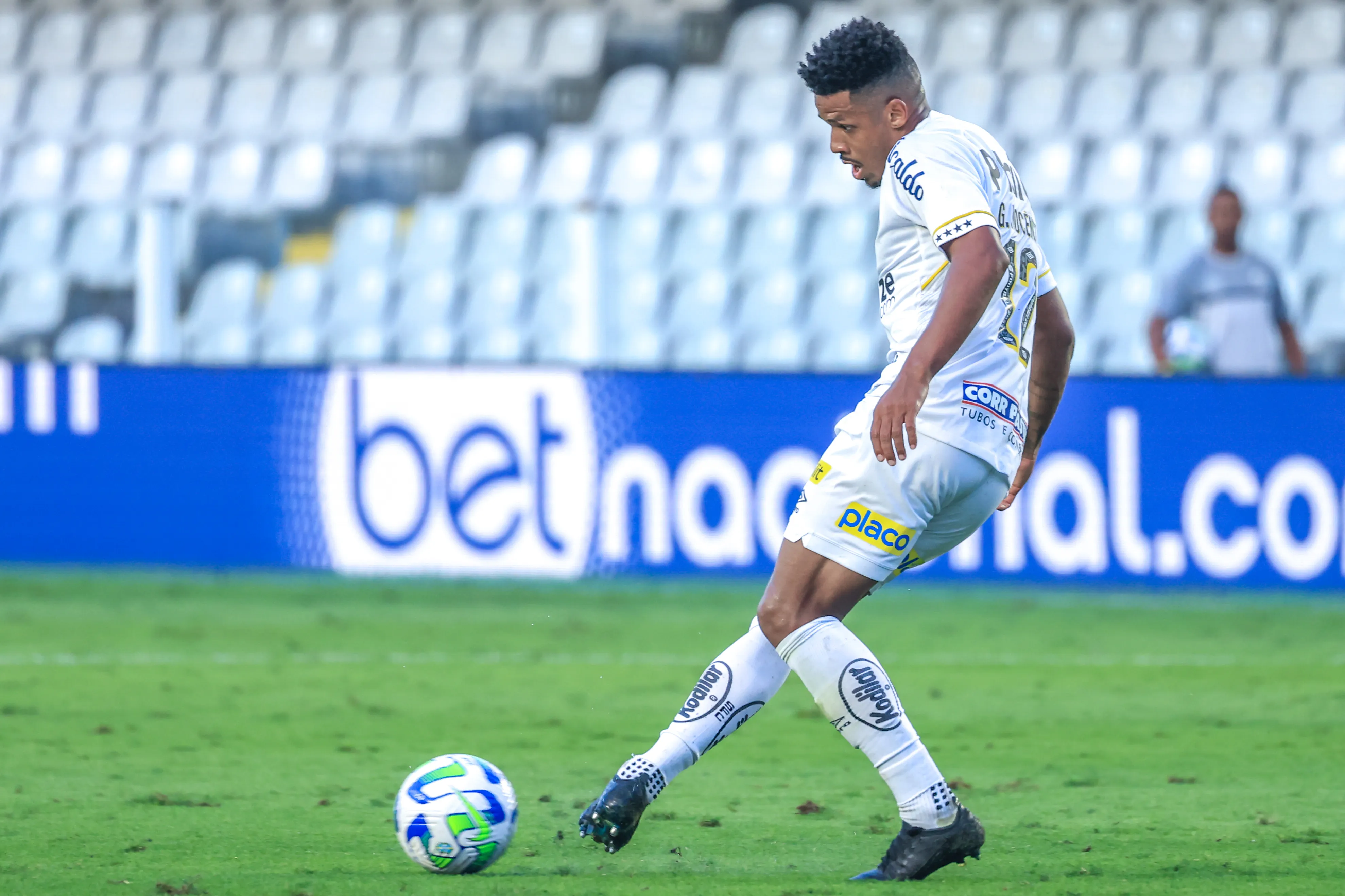 Gabriel Inocêncio é uma das opções para a posição. Foto: Marcello Zambrana/AGIF