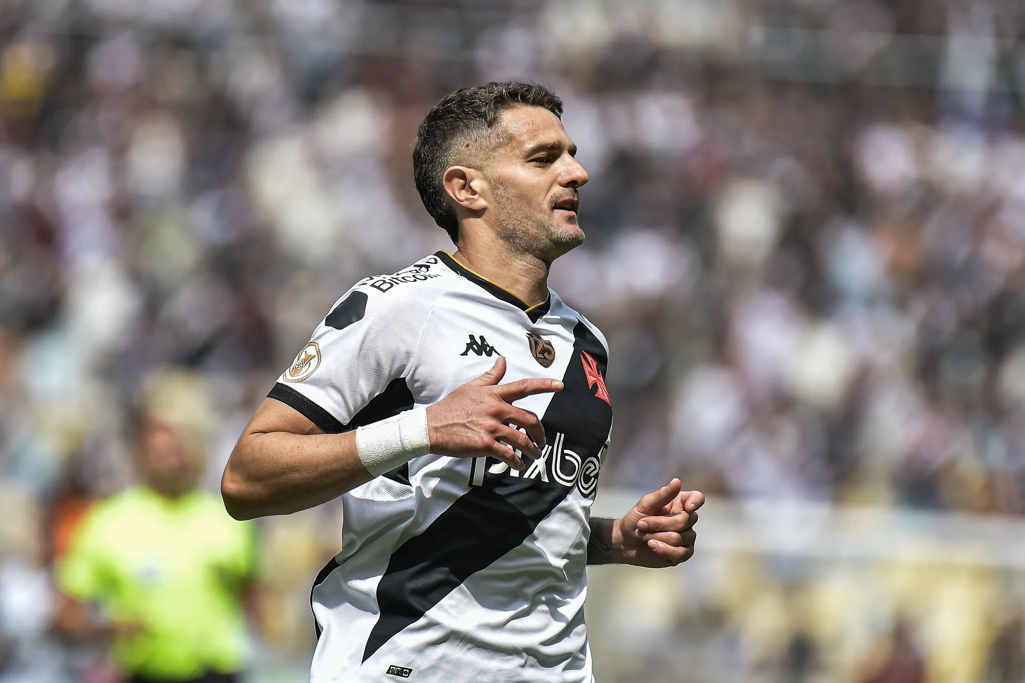 Vegetti durante partida contra o Atletico-MG. Foto: Thiago Ribeiro/AGIF